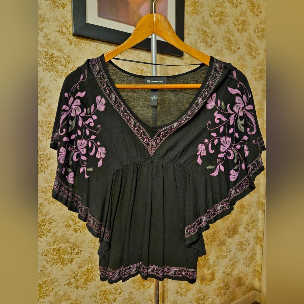 INC X-small batwing style top